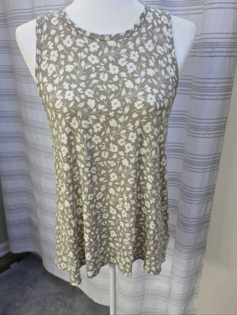 Old Navy Luxe Floral Tank Top Size Small